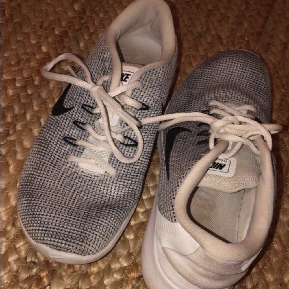 nike tenny shoes